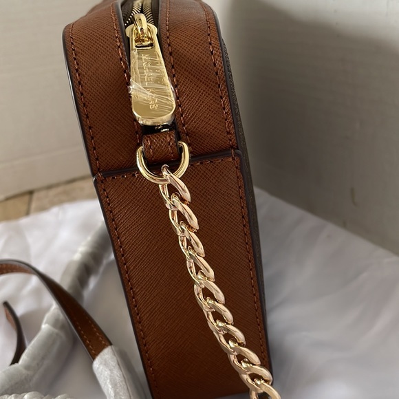 COPY - NWT Michael Kors Crossbody Bag. - Picture 4 of 15